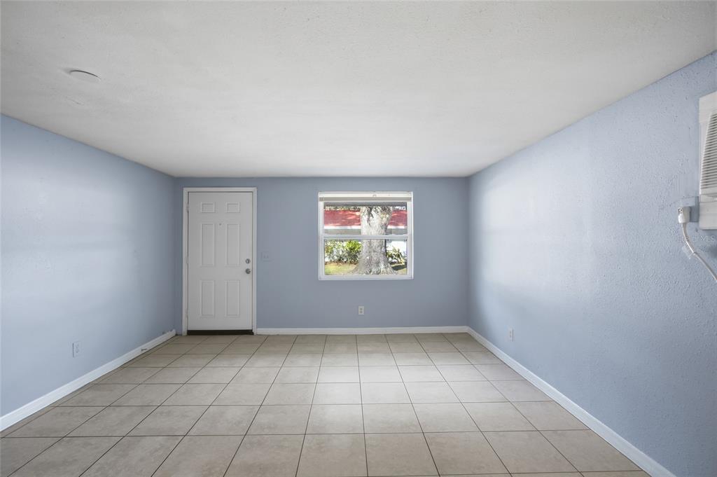 11733 North 12th Street, Unit G Tampa, FL 33612 - Photo 5 of 25 an empty room with windows