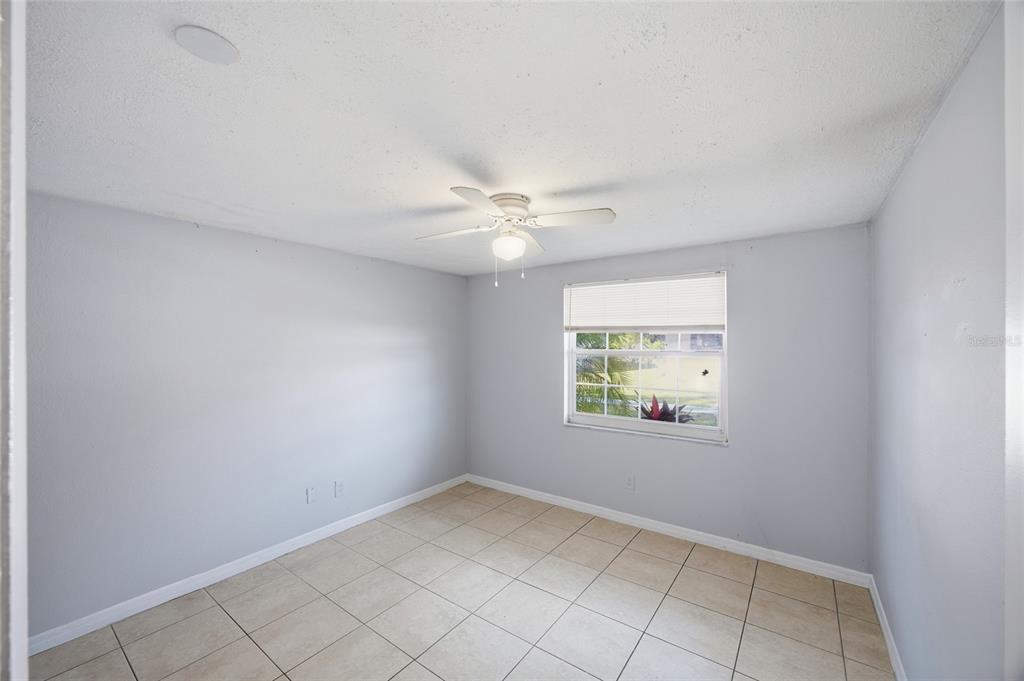 11733 North 12th Street, Unit G Tampa, FL 33612 - Photo 7 of 25 an empty room with windows and fan