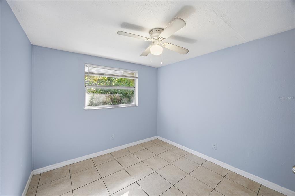 11733 North 12th Street, Unit G Tampa, FL 33612 - Photo 9 of 25 an empty room with windows and fan