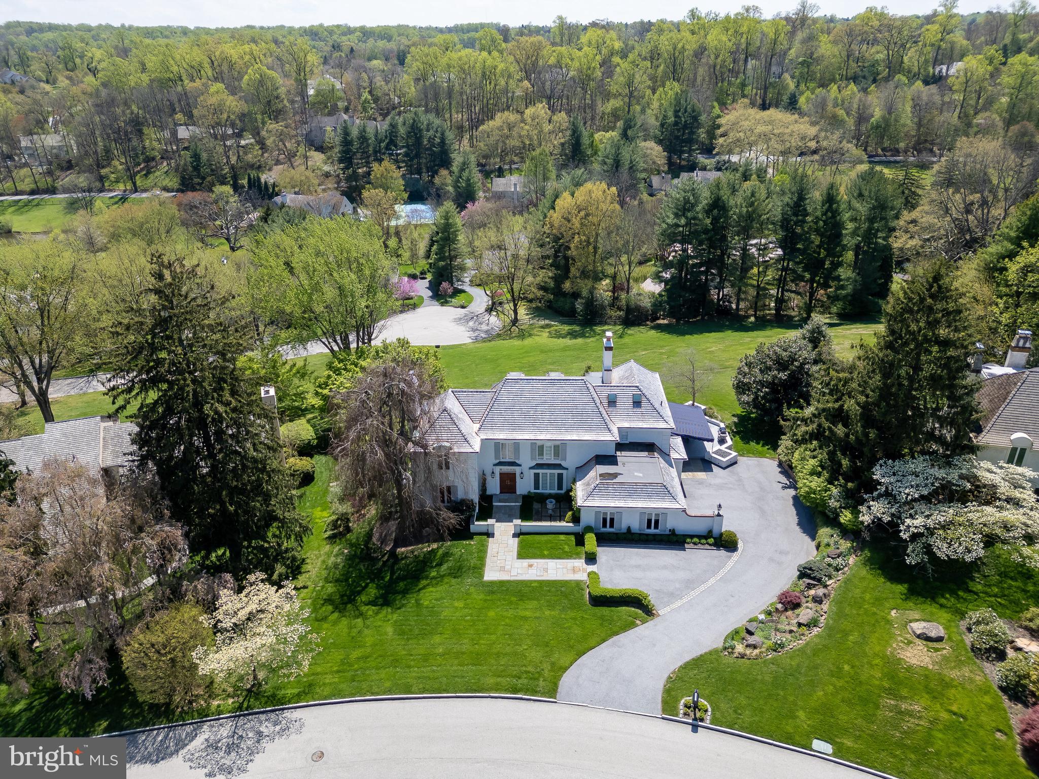 238 Ravenscliff Road Wayne, PA 19087 - Photo 69 of 74 an aerial view of a garden with houses