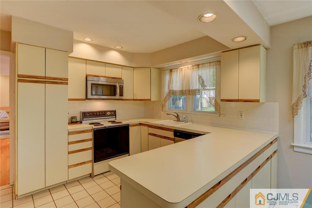 20 Carter Road East Brunswick, NJ 08816 - Photo 17 of 24 Gallery Image 17