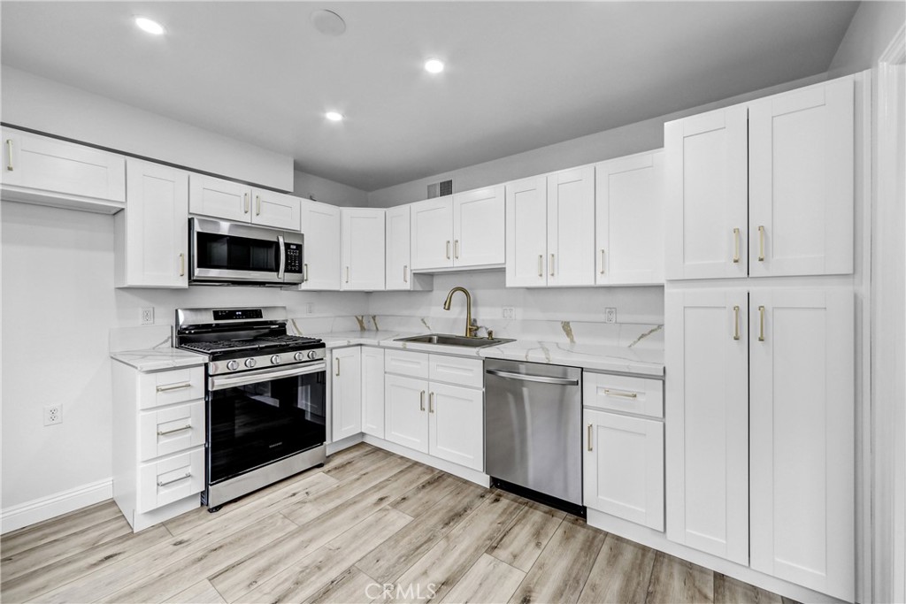 9637 Via Rimini, Unit 121 Burbank, CA 91504 - Photo 11 of 29