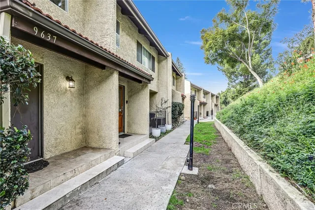 $4,450 | 9637 Via Rimini, Burbank, CA 91504