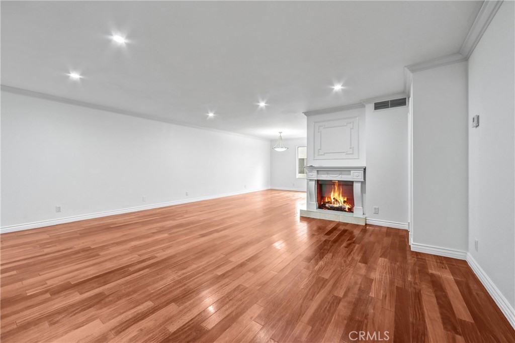 9637 Via Rimini, Unit 121 Burbank, CA 91504 - Photo 3 of 29