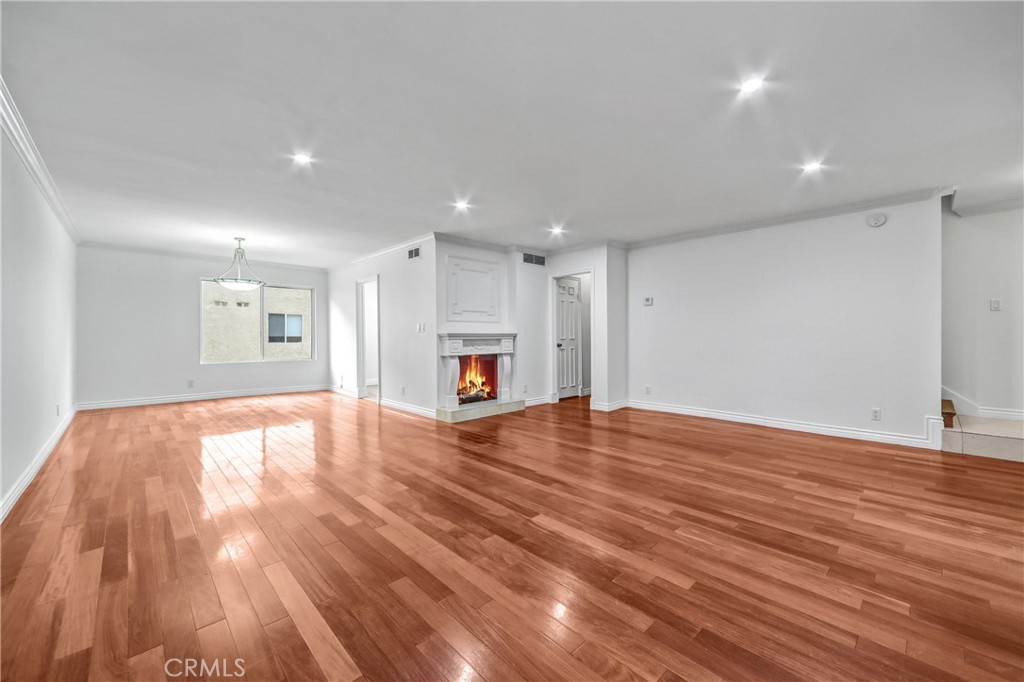 9637 Via Rimini, Unit 121 Burbank, CA 91504 - Photo 4 of 29