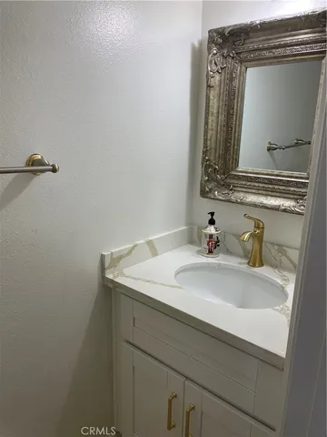 $4,500 | 9637 Via Rimini, Burbank, CA 91504