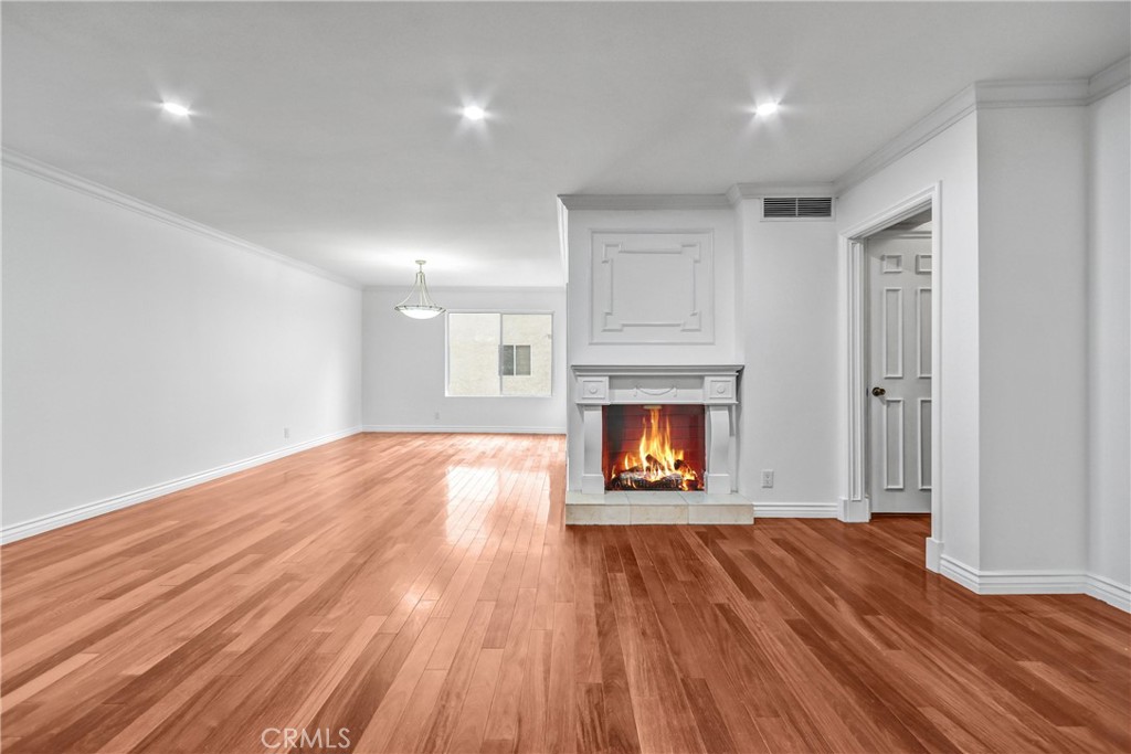 9637 Via Rimini, Unit 121 Burbank, CA 91504 - Photo 6 of 29