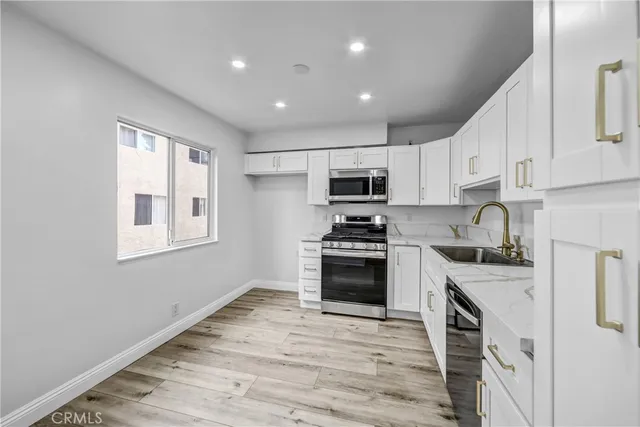 $4,450 | 9637 Via Rimini, Burbank, CA 91504