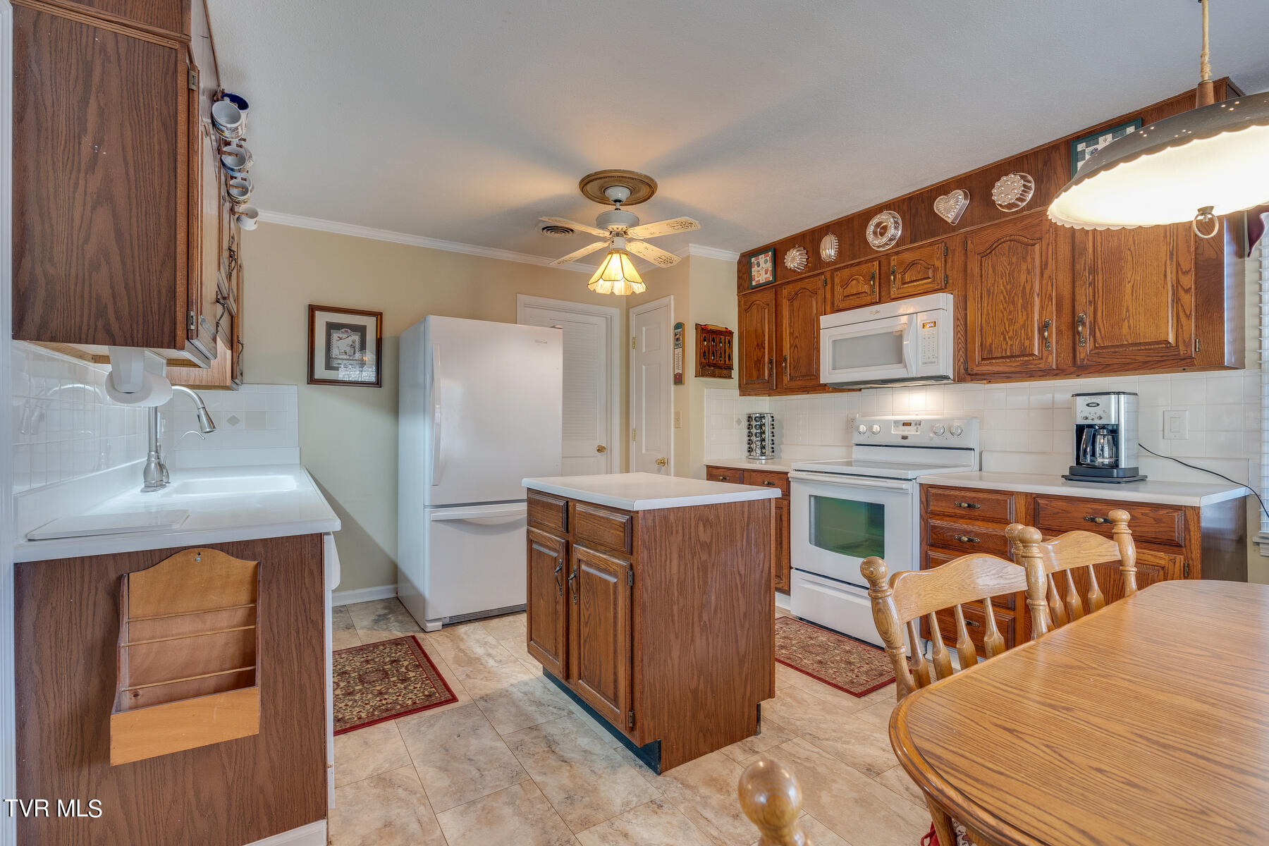 408 Robin Road Bristol, TN 37620 - Photo 12 of 42 012