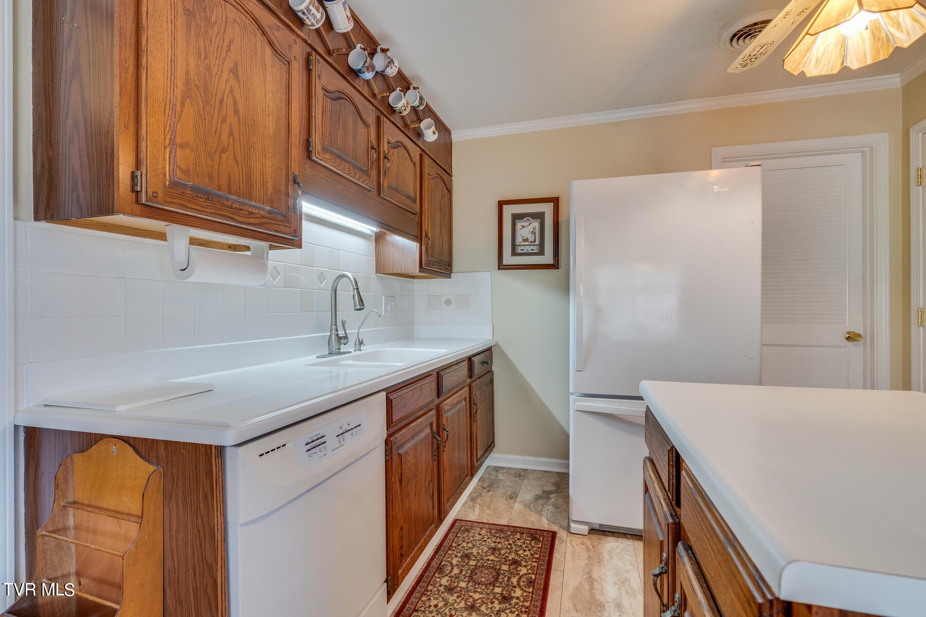 408 Robin Road Bristol, TN 37620 - Photo 13 of 42 013