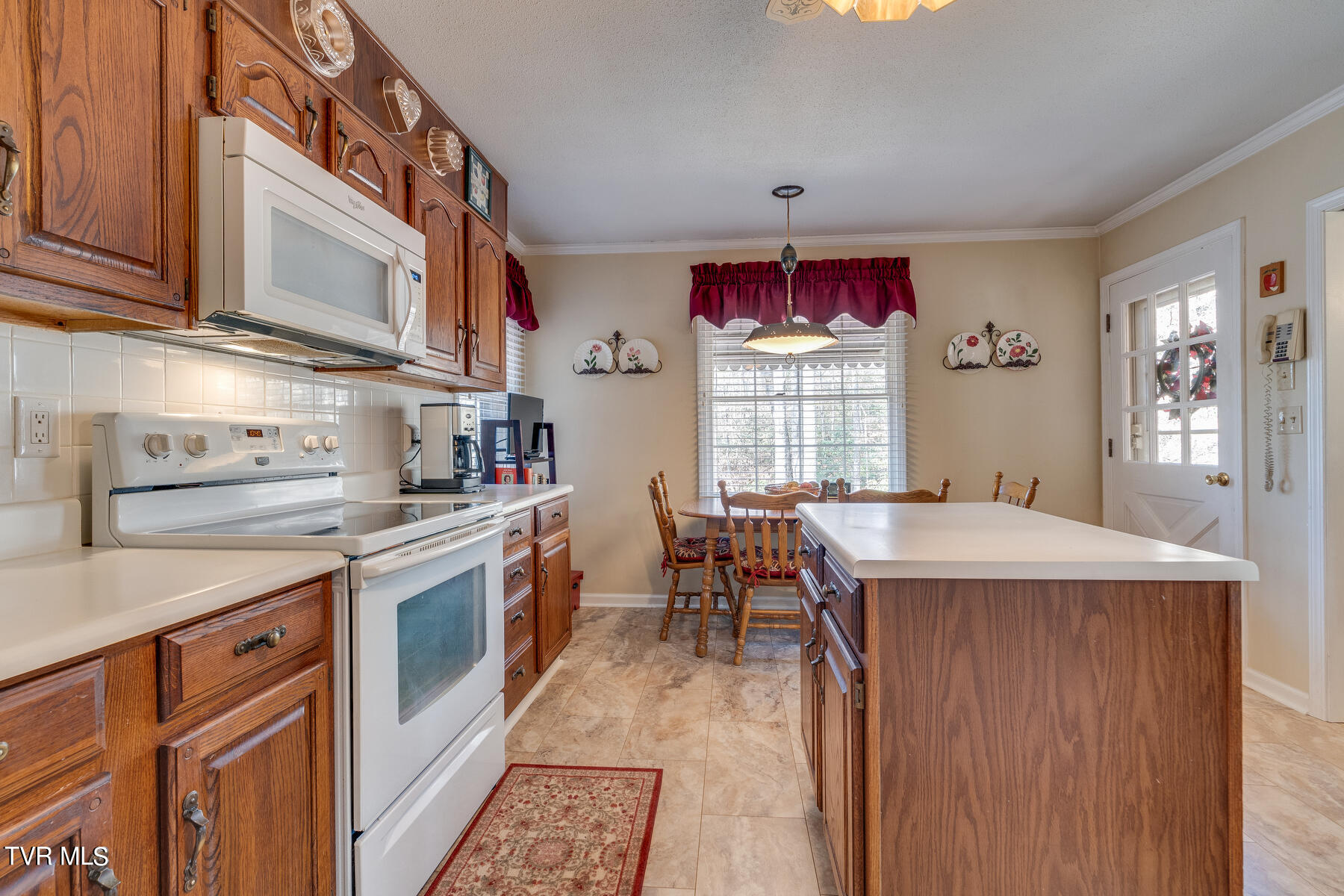 408 Robin Road Bristol, TN 37620 - Photo 14 of 42 014