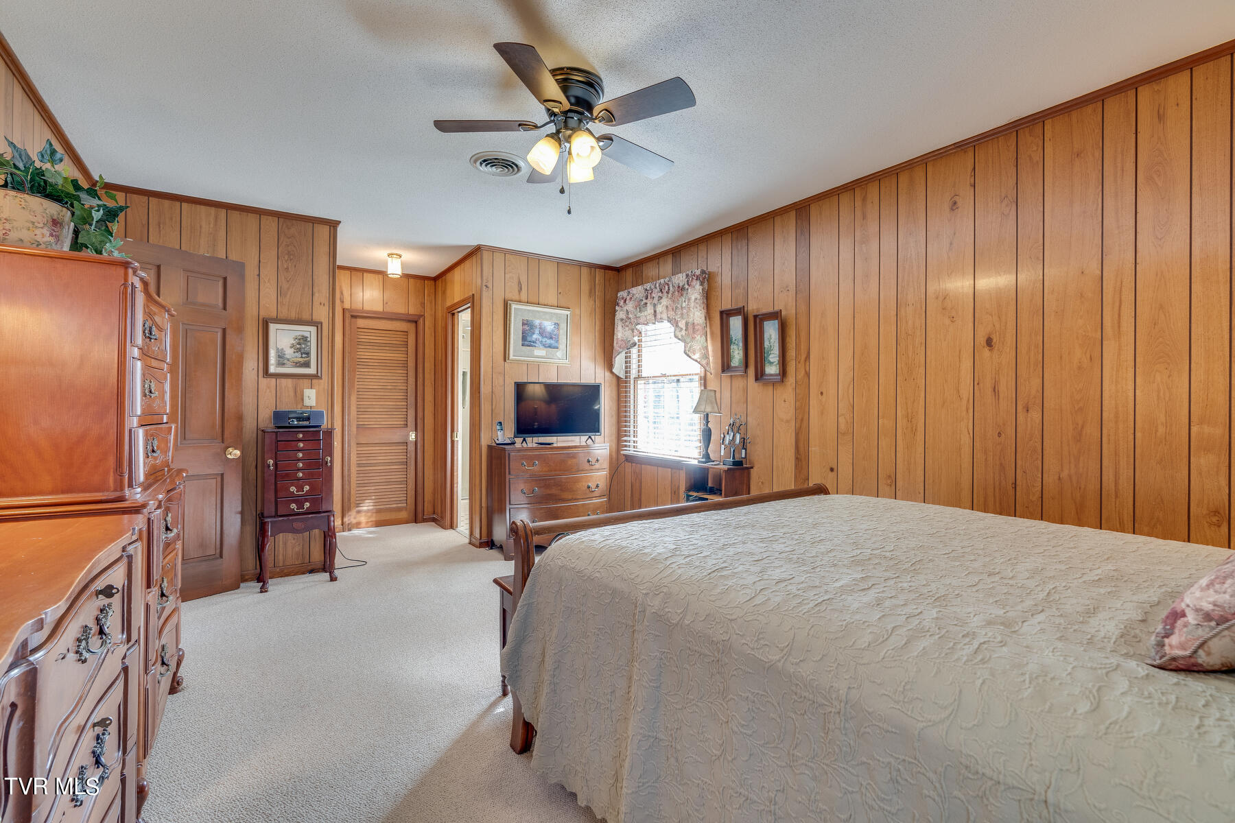 408 Robin Road Bristol, TN 37620 - Photo 17 of 42 017