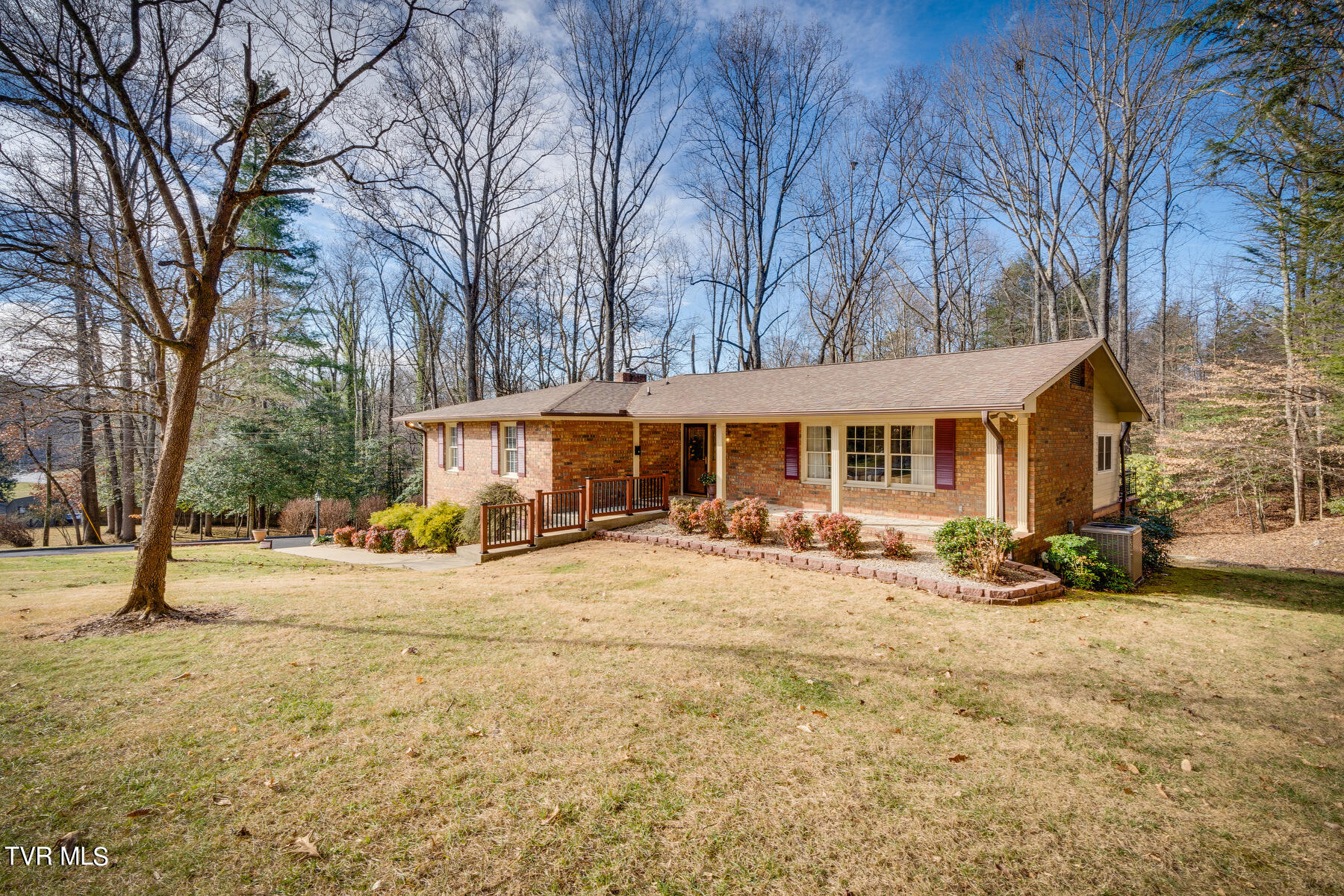 408 Robin Road Bristol, TN 37620 - Photo 3 of 42 003