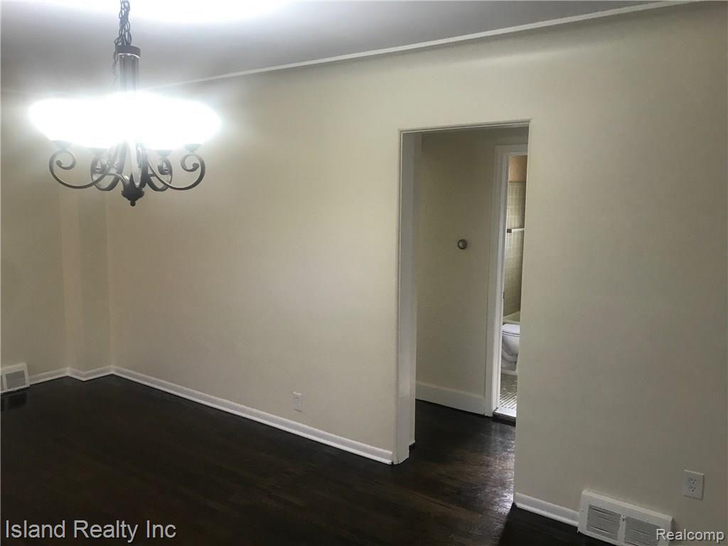 6006 Evergreen Road Detroit, MI 48228 - Photo 16 of 21 C5AF5D1E-5B30-47A7-9CBF-4C58F476905A.jpeg