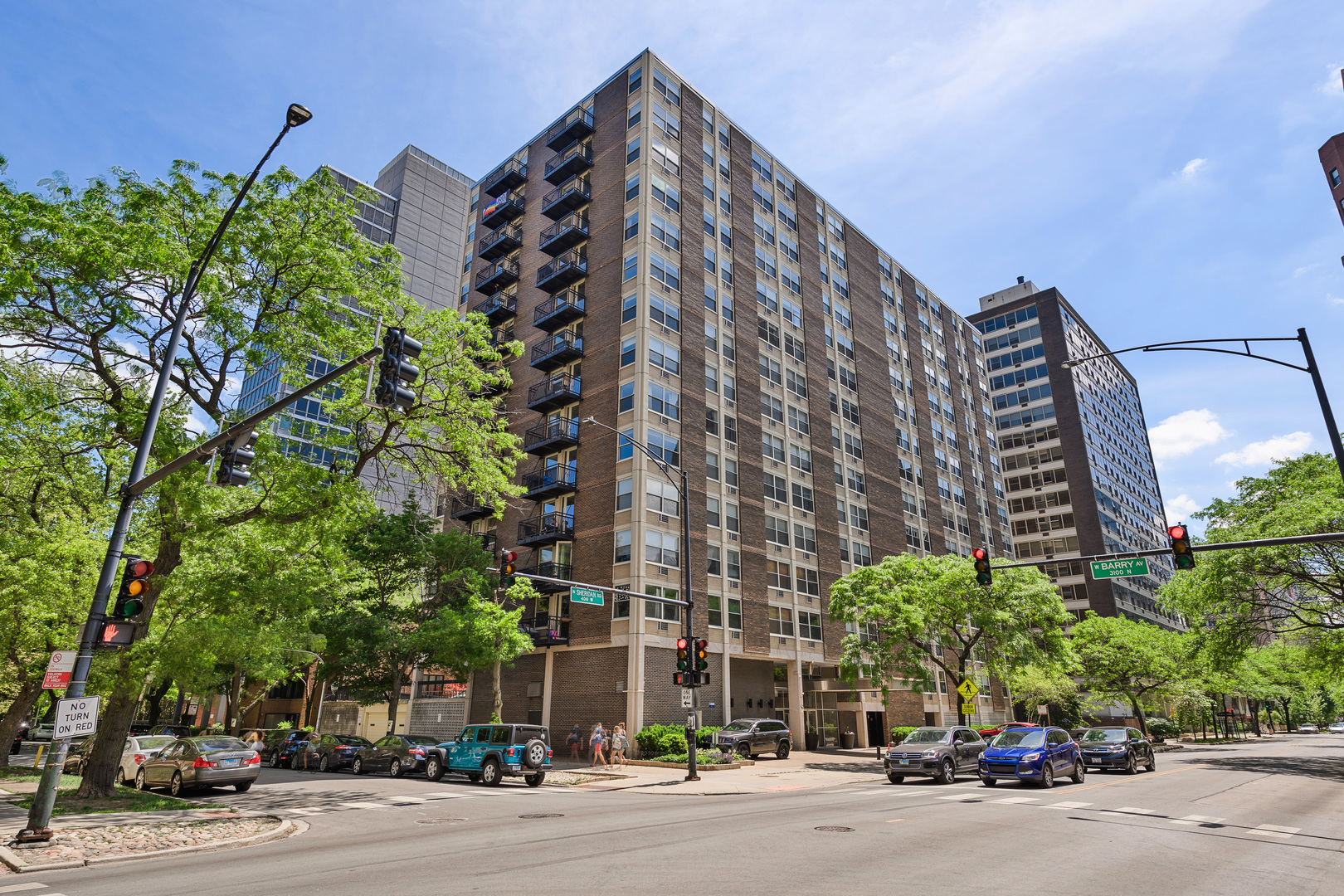 3033 North Sheridan Road, Unit M2 Chicago, IL 60657 - Photo 1 of 19 Gallery Image 1