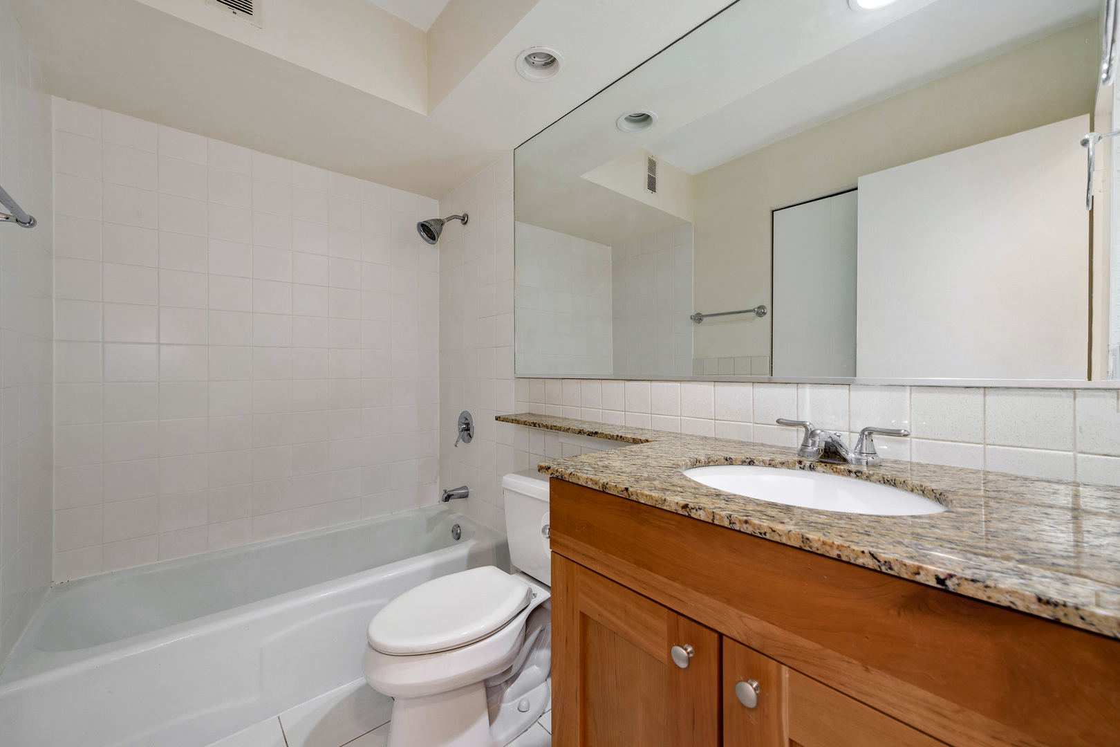 3033 North Sheridan Road, Unit M2 Chicago, IL 60657 - Photo 16 of 19 Gallery Image 16