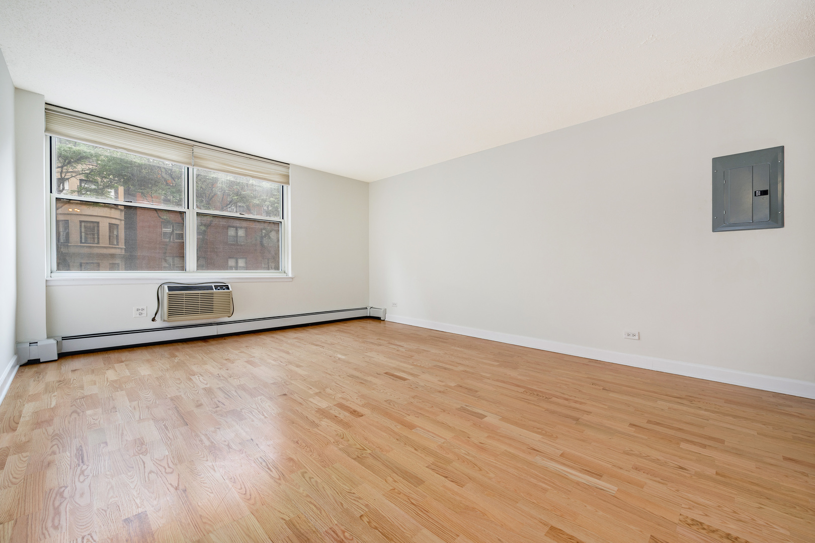 3033 North Sheridan Road, Unit M2 Chicago, IL 60657 - Photo 7 of 19 Gallery Image 7
