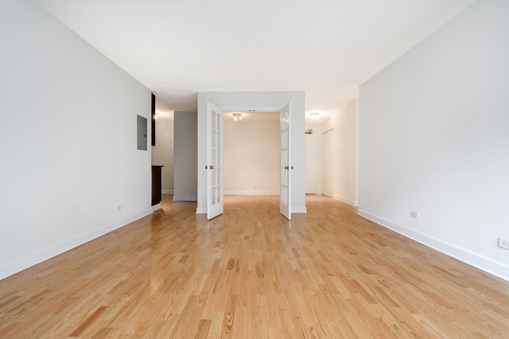 3033 North Sheridan Road, Unit M2 Chicago, IL 60657 - Photo 8 of 19 Gallery Image 8