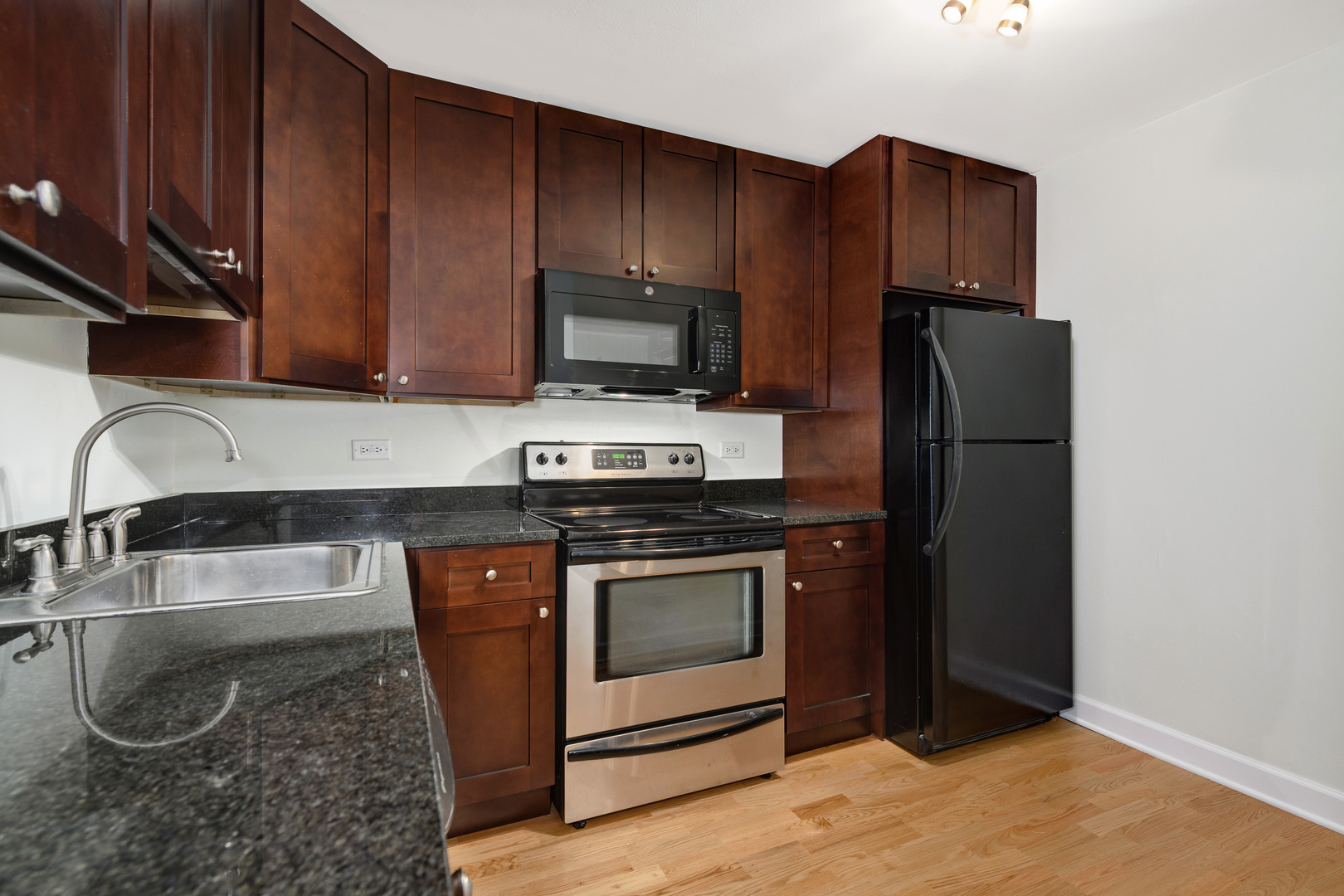 3033 North Sheridan Road, Unit M2 Chicago, IL 60657 - Photo 9 of 19 Gallery Image 9