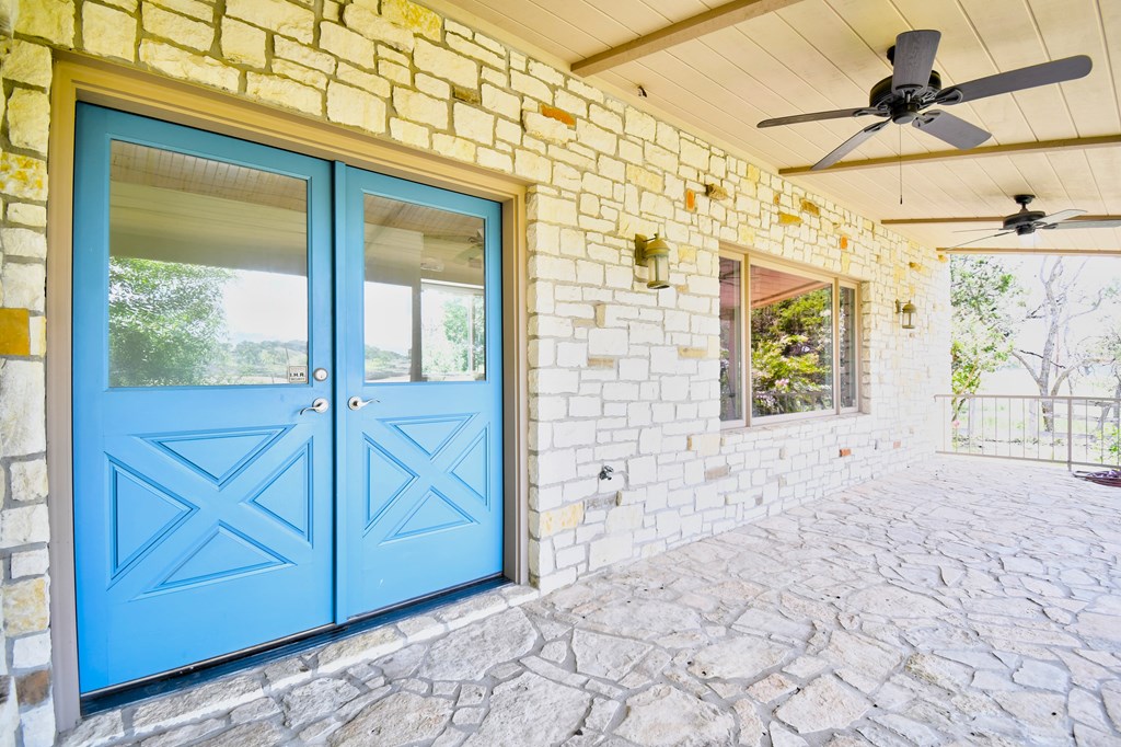155 B Nimitz Road Kerrville, TX 78028 - Photo 3 of 30 a view of empty room