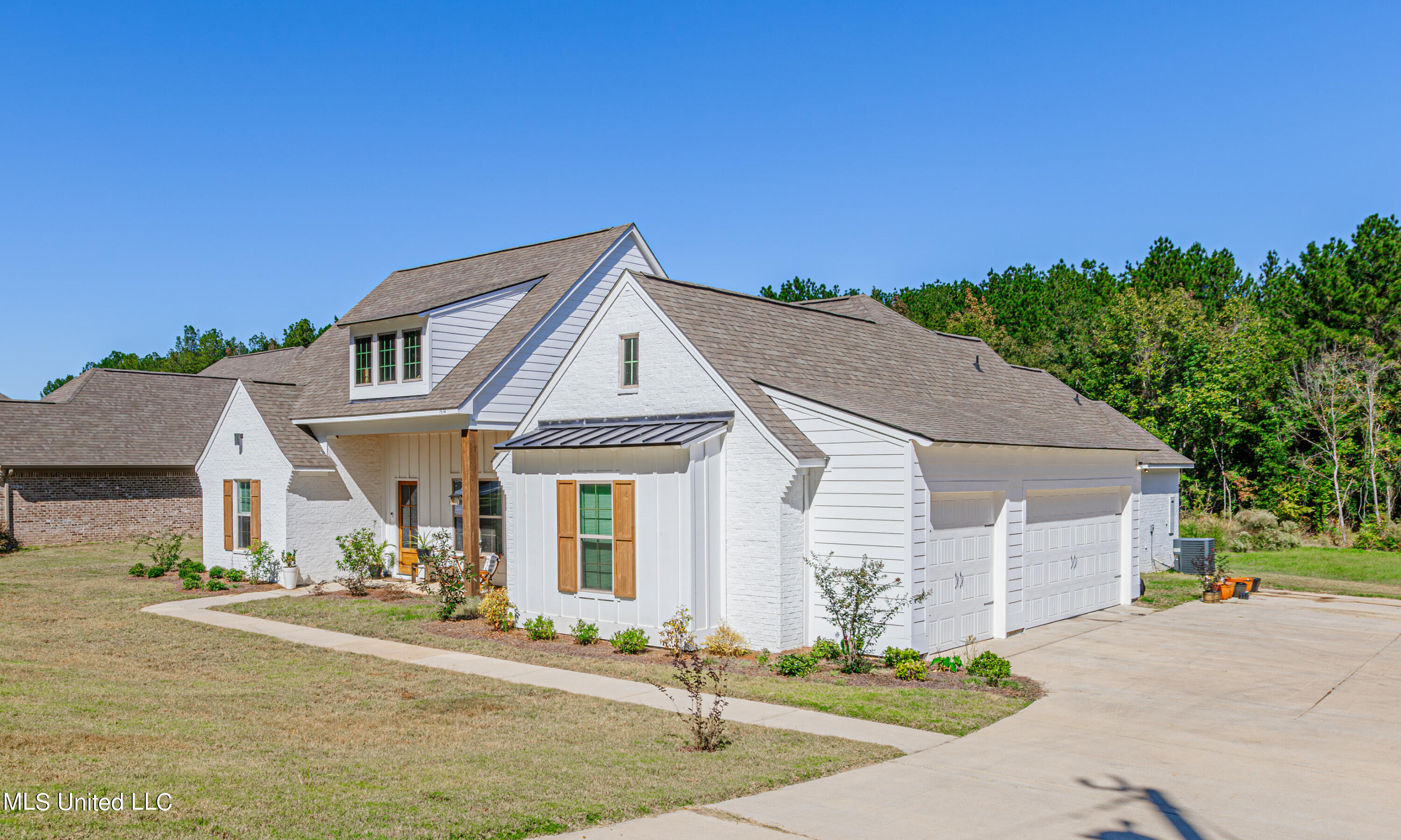 1614 Old Lake Road Brandon, MS 39042 - Photo 4 of 58 1R4A5001-Enhanced-NR