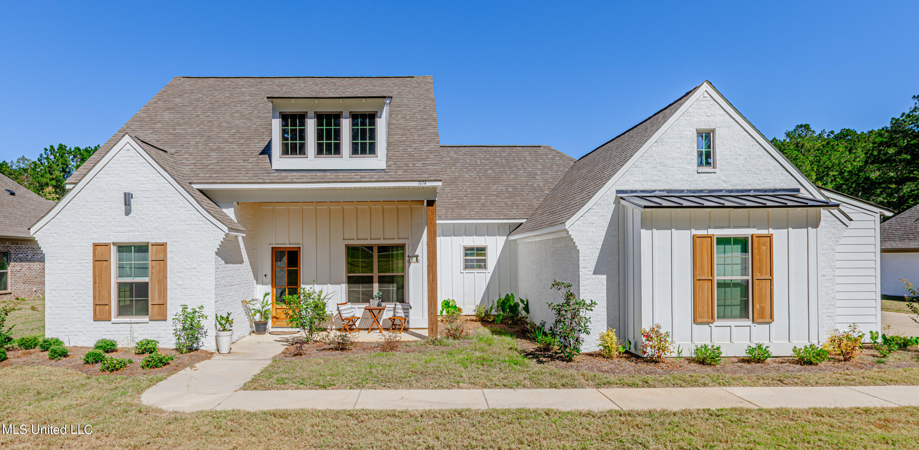 1614 Old Lake Road Brandon, MS 39042 - Photo 6 of 58 1R4A5002-Enhanced-NR