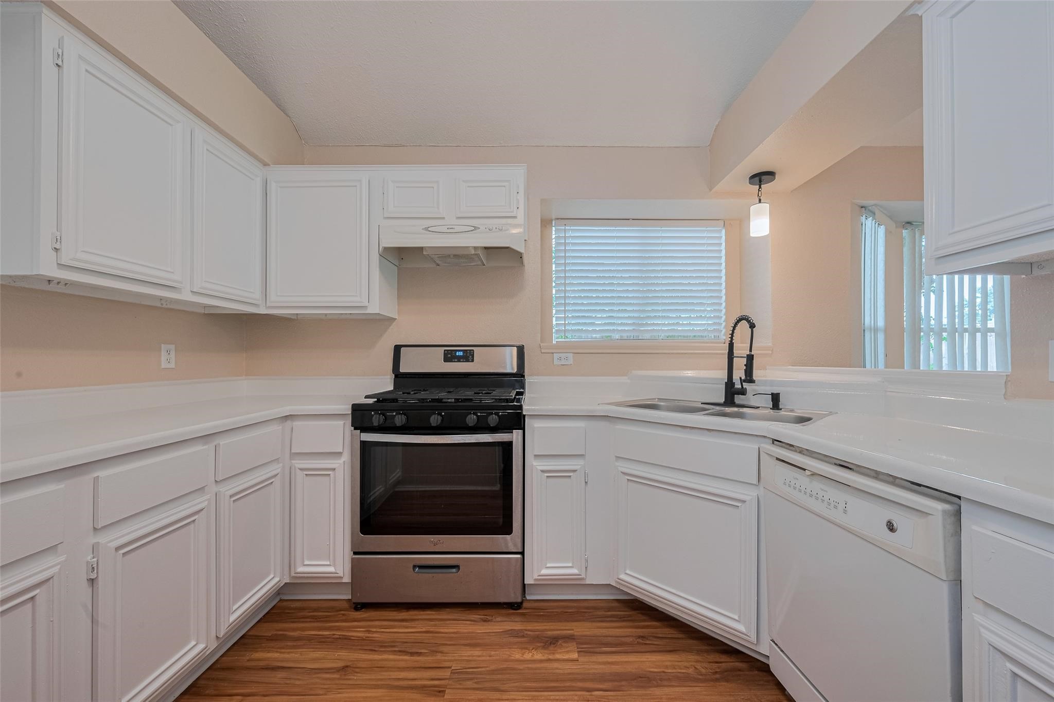 15827 Beechnut Street Houston, TX 77083 - Photo 8 of 16