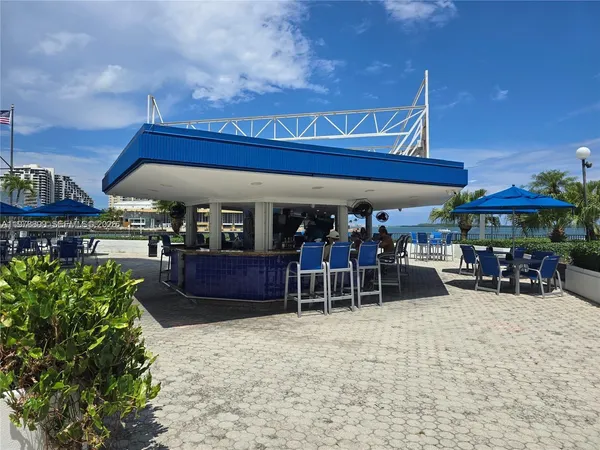 $3,550 | 999 Brickell Bay Drive, Unit 710, Miami, FL 33131