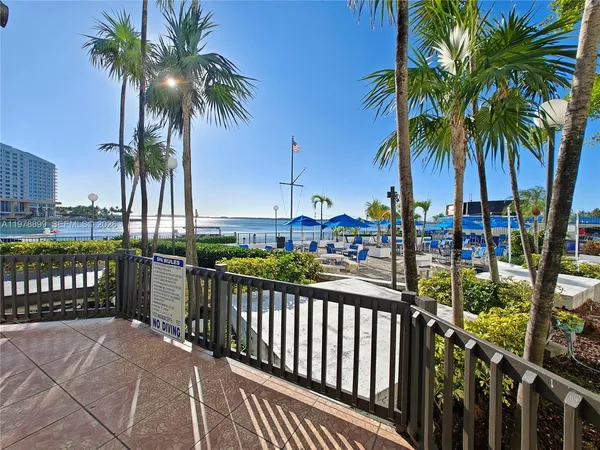 $3,550 | 999 Brickell Bay Drive, Unit 710, Miami, FL 33131