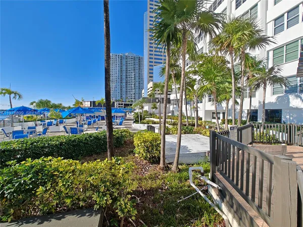 $3,550 | 999 Brickell Bay Drive, Unit 710, Miami, FL 33131