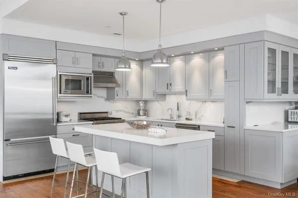 $2,150,000 | 5 Renaissance Square, Unit PH5E (36FL), White Plains, NY 10601