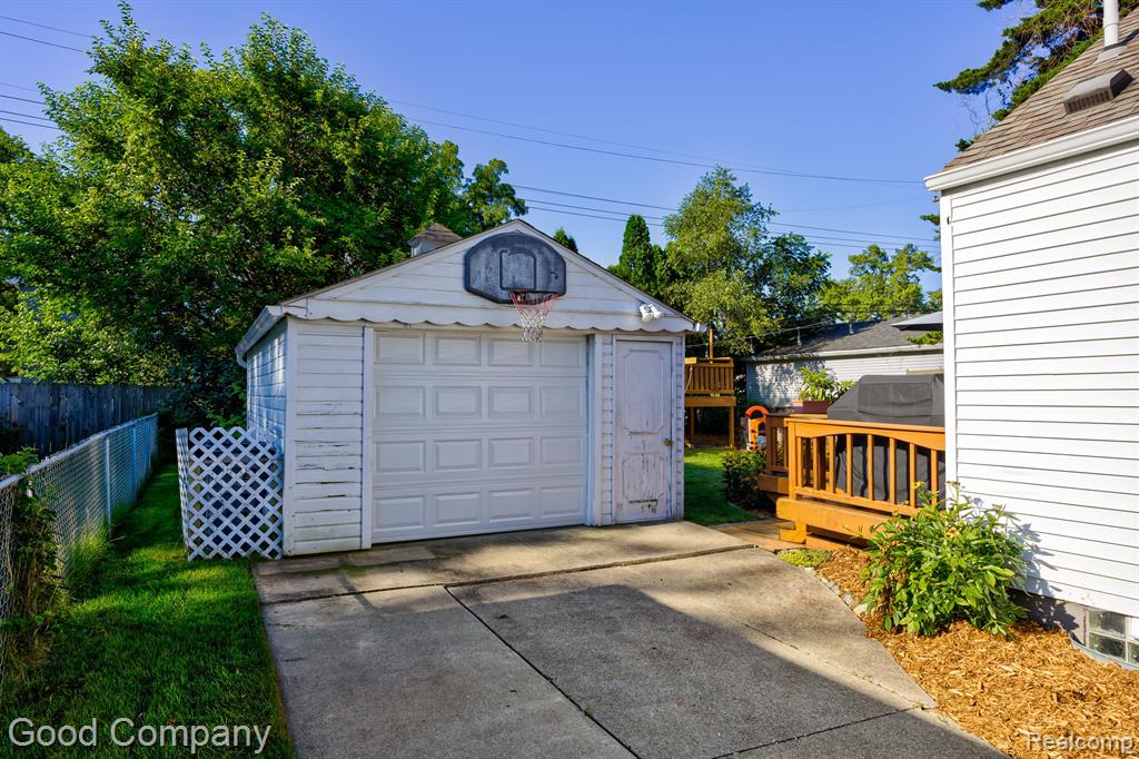 2251 Columbia Road Berkley, MI 48072 - Photo 51 of 59