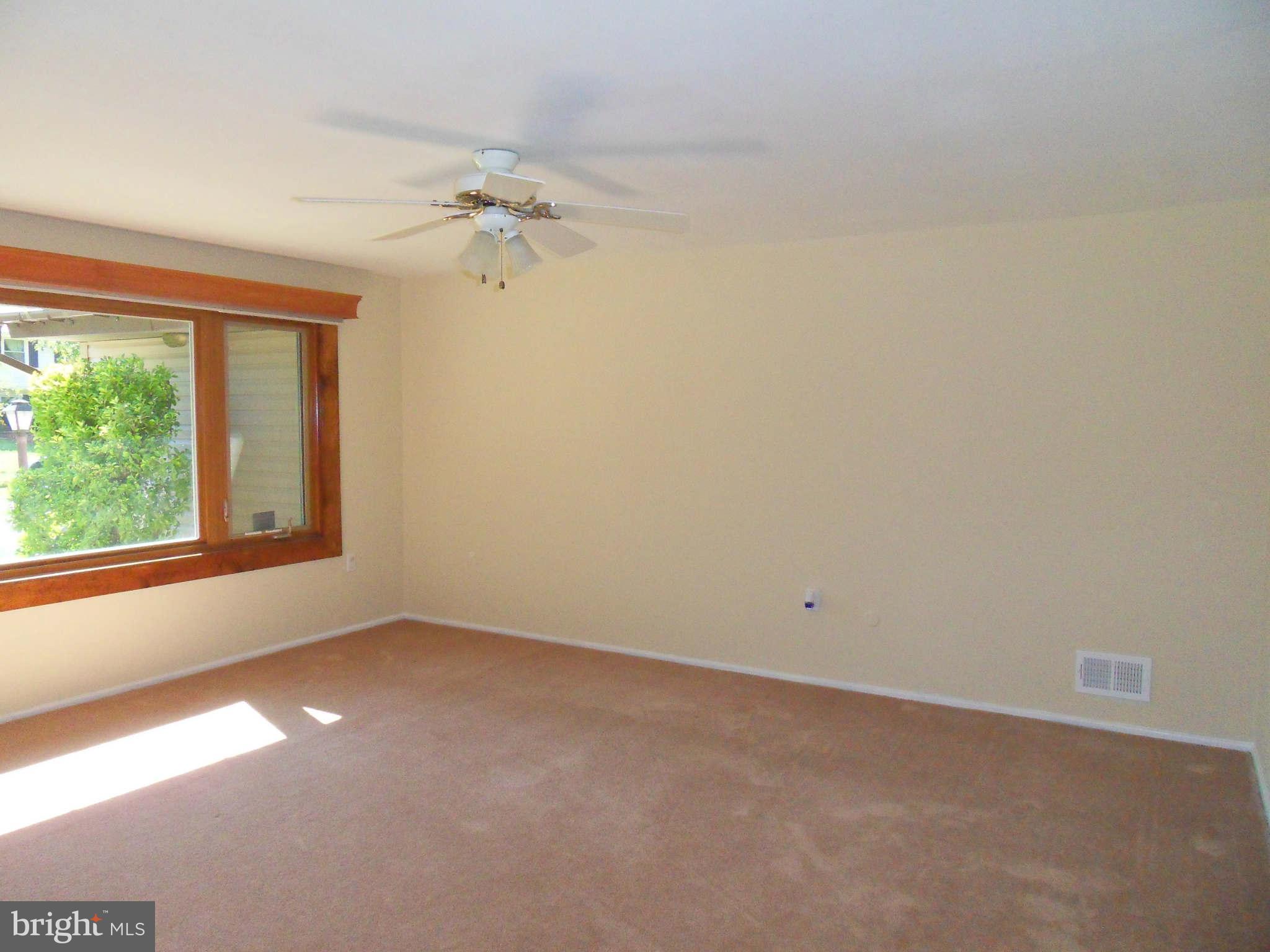 1514 Nicholas Road Waldorf, MD 20601 - Photo 8 of 24 Living Room