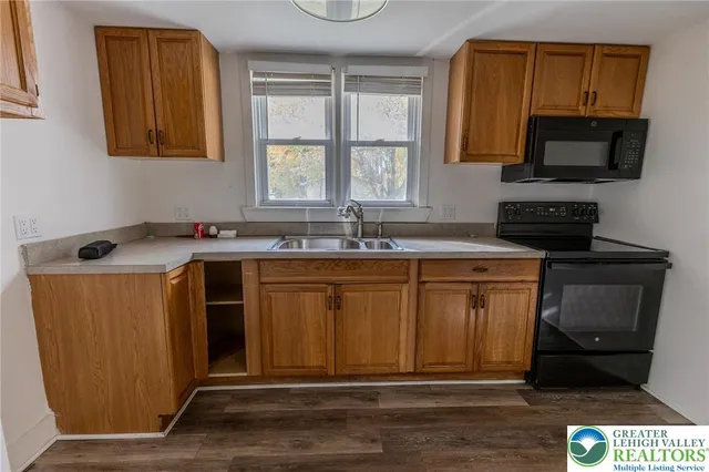 $1,800 | 21 West 3rd Street, Wind Gap, PA 18091