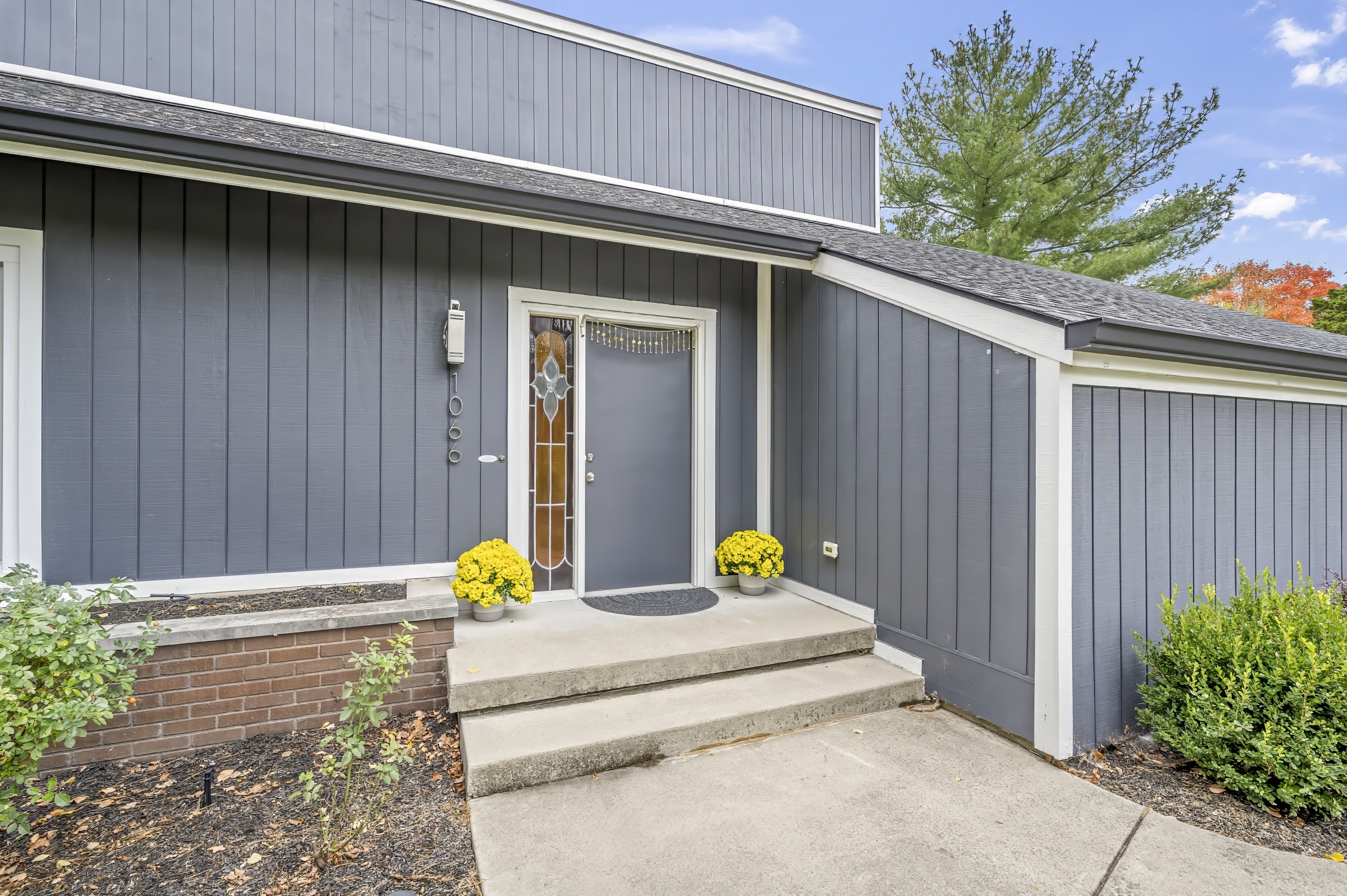1066 Goldfinch Road Columbus, IN 47203 - Photo 3 of 72 Gallery Image 3