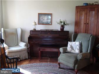 108 Dutch Row Road Monroeville, NJ 08343 - Photo 3 of 11 Living Room