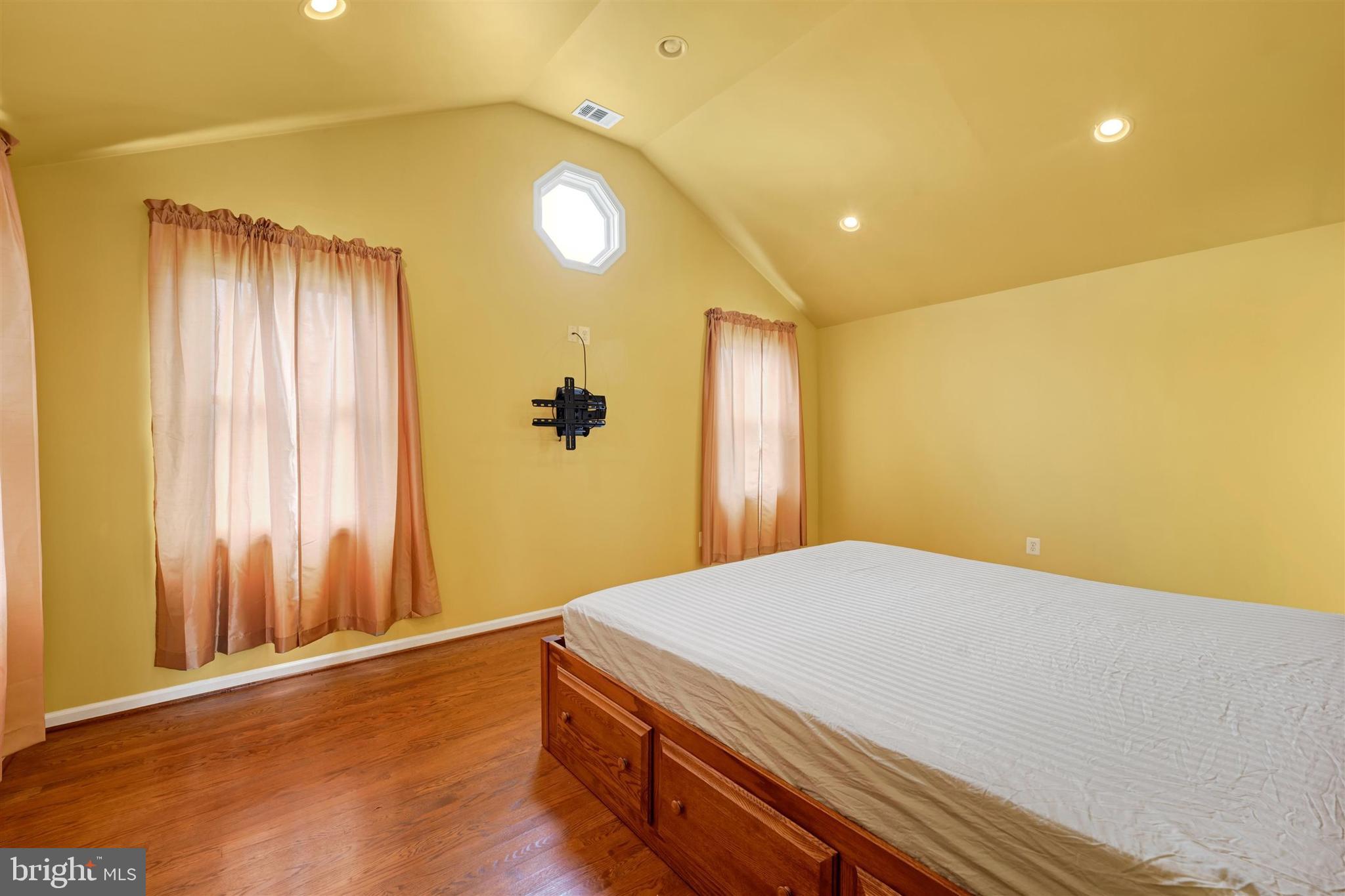 9600 Brookbend Road Baltimore, MD 21236 - Photo 12 of 49 2nd Level Primary Bedroom 2