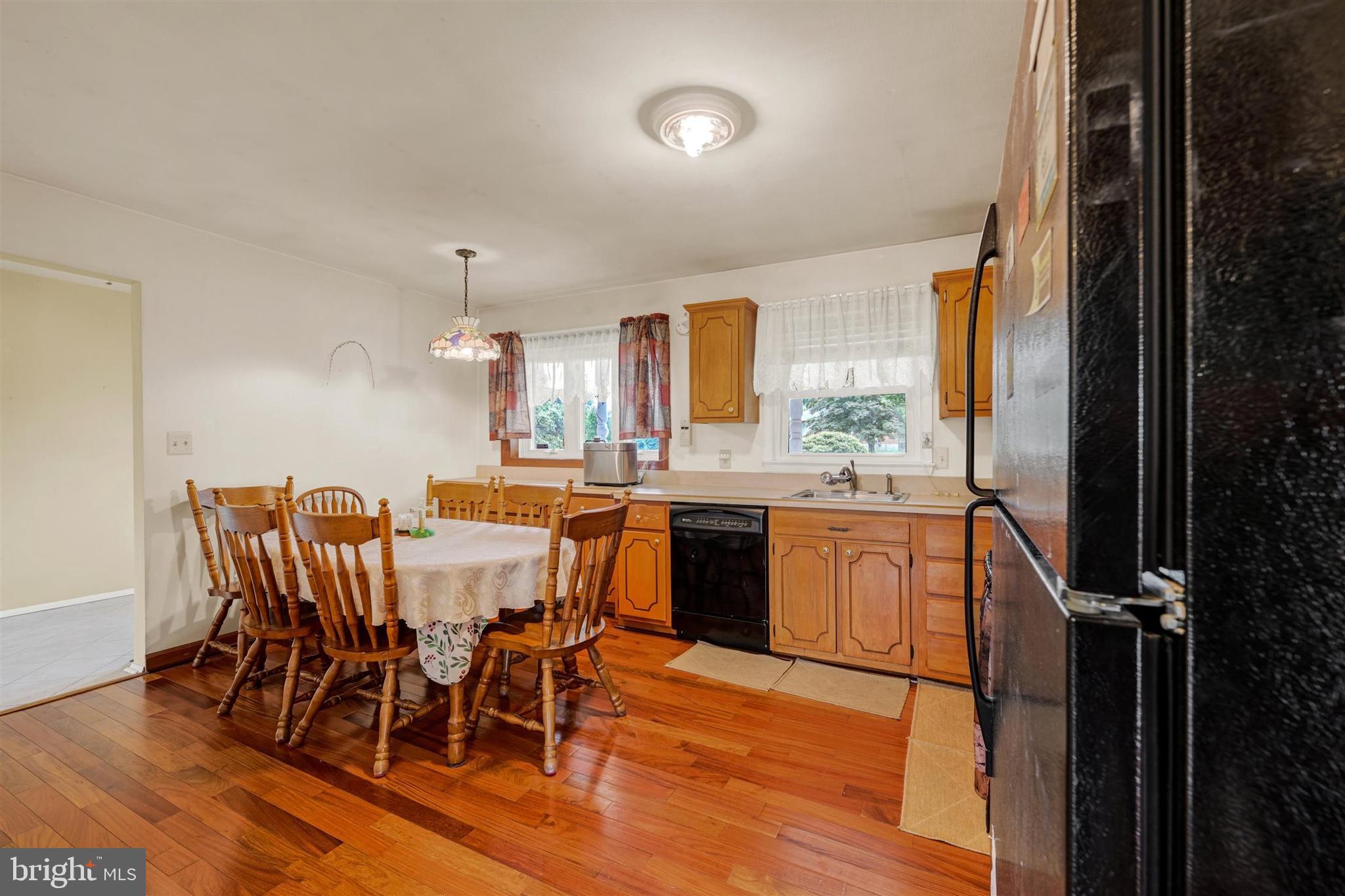 9600 Brookbend Road Baltimore, MD 21236 - Photo 22 of 49 Main Level Kitchen