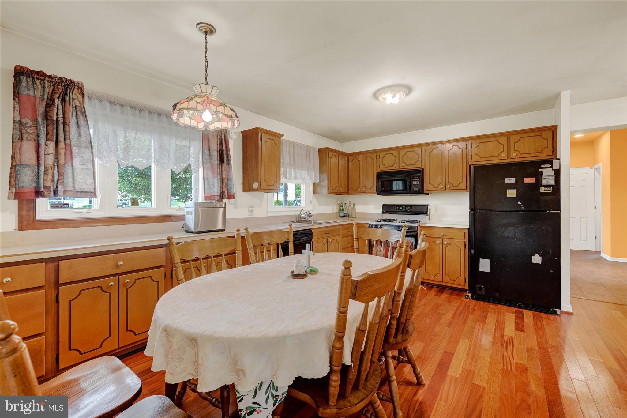 9600 Brookbend Road Baltimore, MD 21236 - Photo 23 of 49 Main Level Kitchen