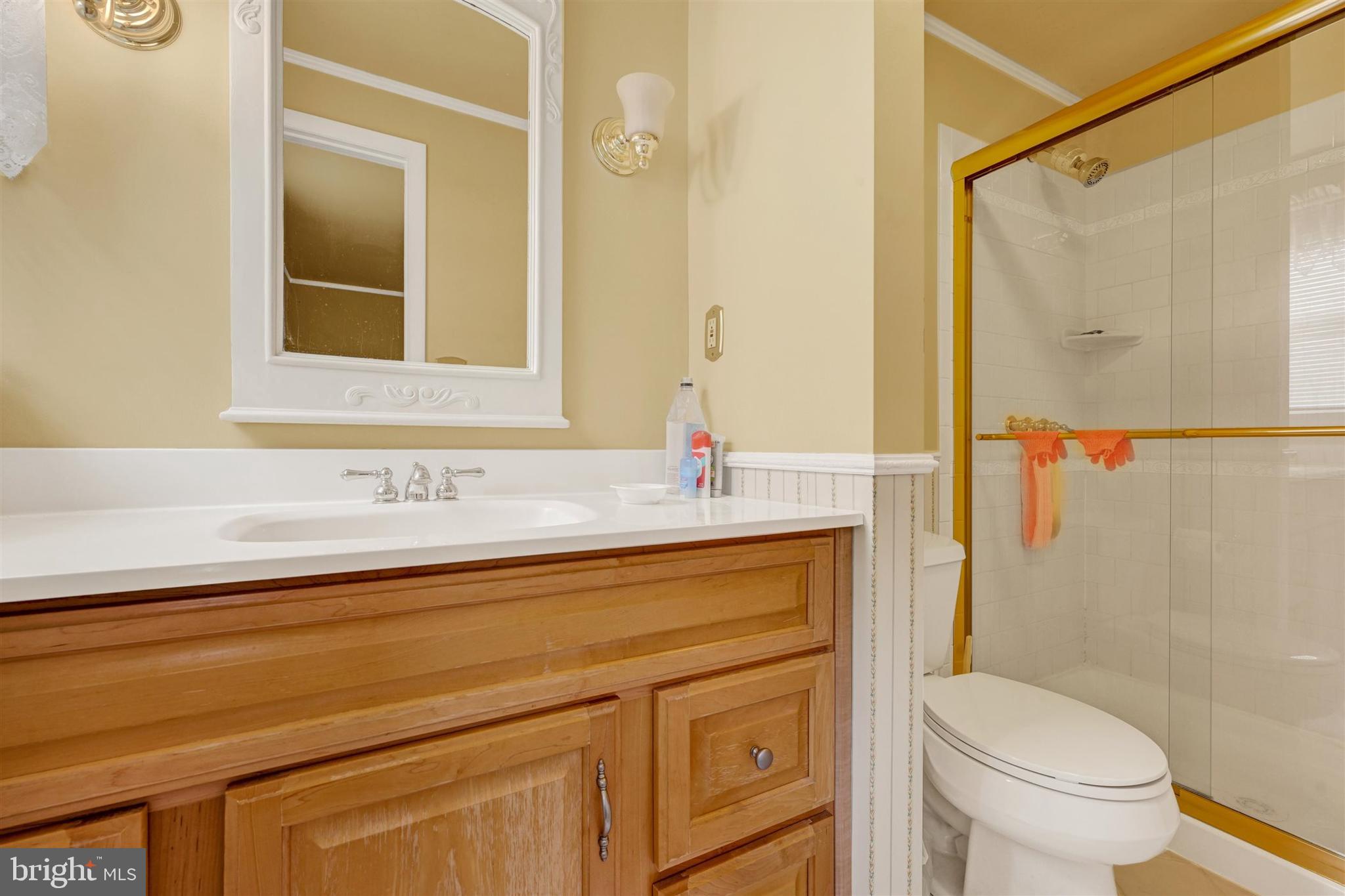 9600 Brookbend Road Baltimore, MD 21236 - Photo 28 of 49 First Upper-Level Primary Bathroom