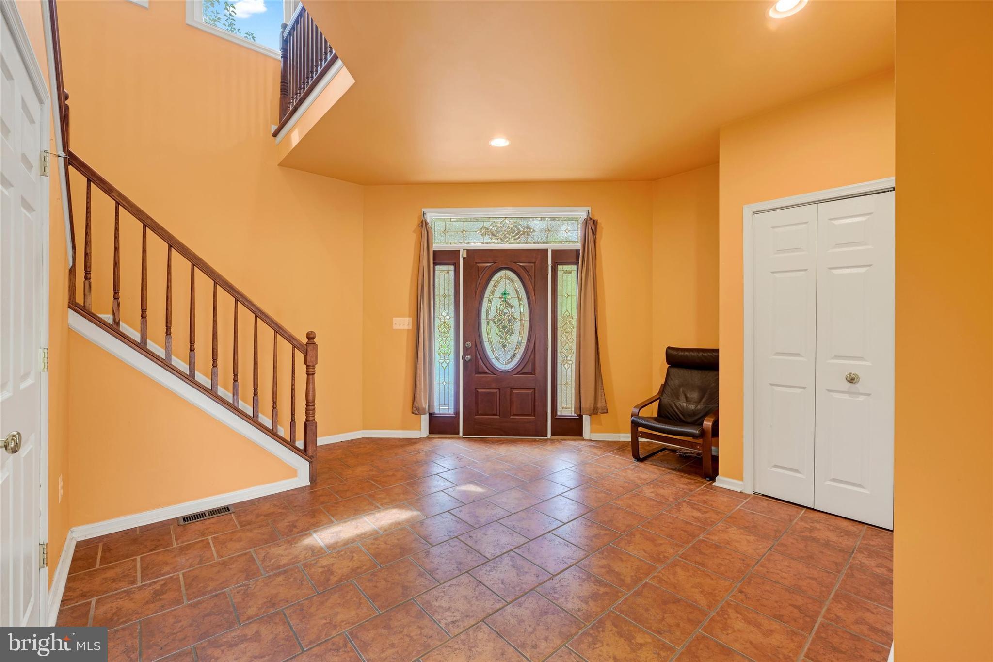 9600 Brookbend Road Baltimore, MD 21236 - Photo 5 of 49 Second Main Level Entrance Area