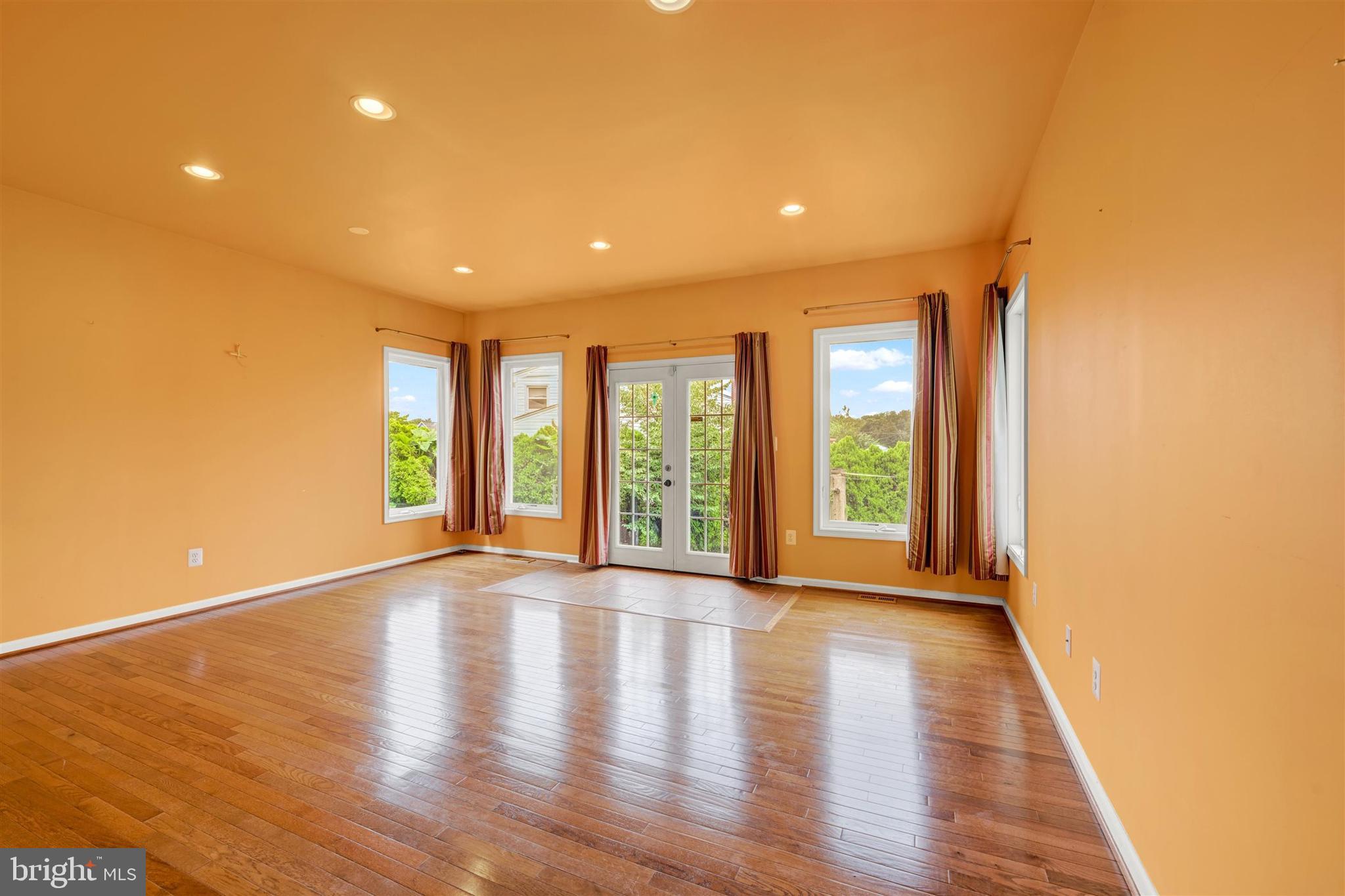 9600 Brookbend Road Baltimore, MD 21236 - Photo 6 of 49 Main Level Second Living Room