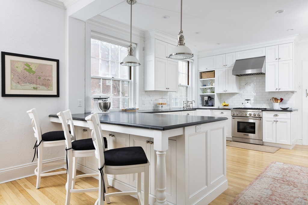 139 Beaconsfield Road, Unit 5 Brookline, MA 02445 - Photo 4 of 14 Gallery Image 4