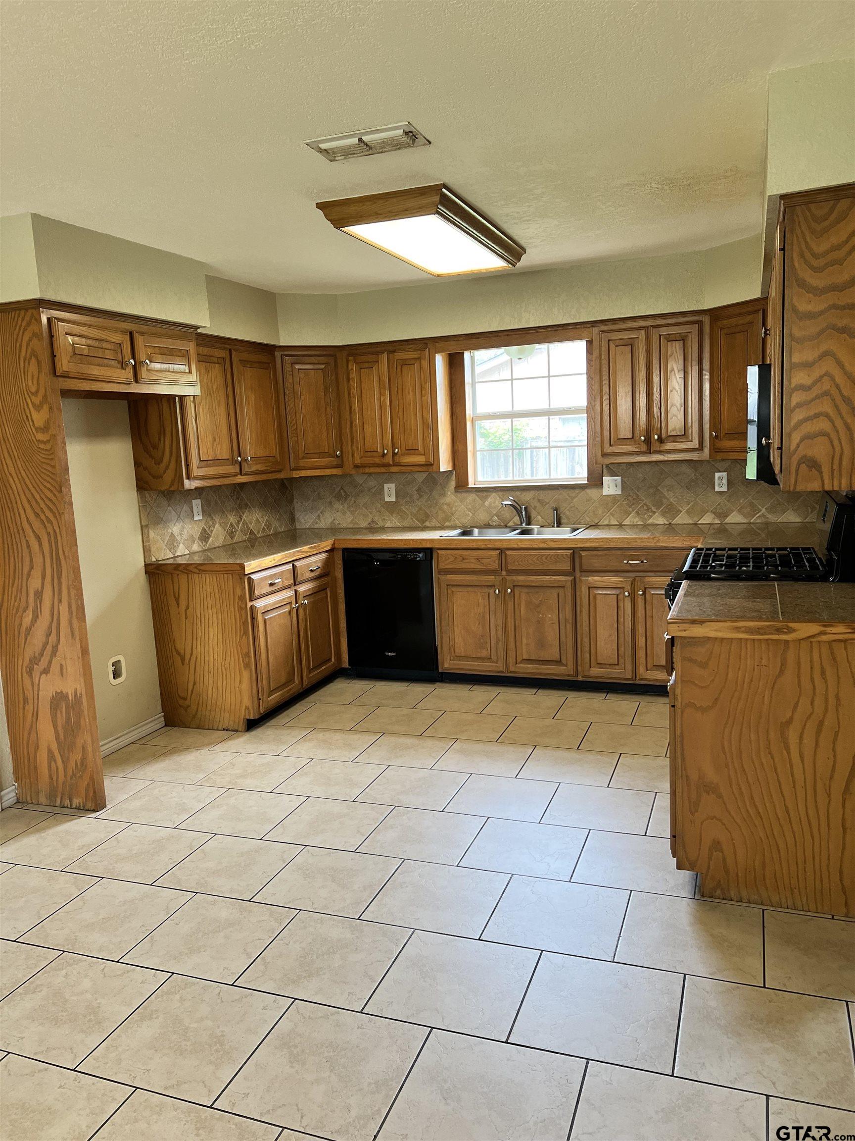 1002 South Boyd Street Lindale, TX 75771 - Photo 22 of 41