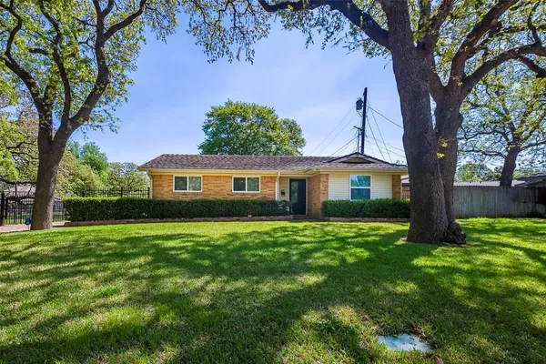 $409,900 | 818 Westbrook Drive, Irving, TX 75060