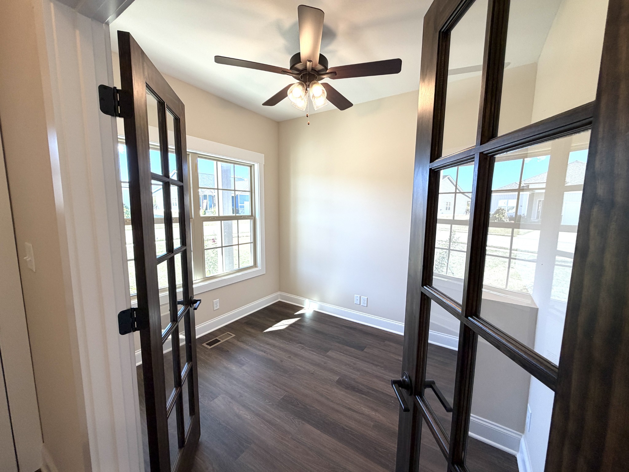 128 Hummingbird Way Clarksville, TN 37043 - Photo 3 of 27 Gallery Image 3