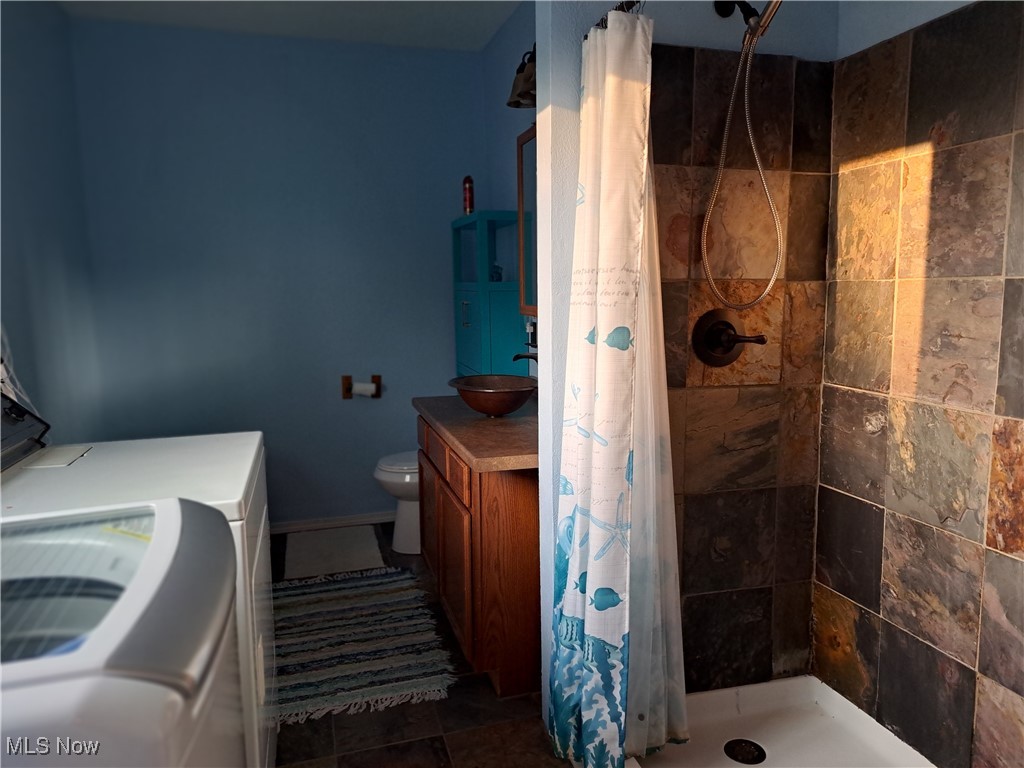 49197 John Tomcho Road Cumberland, OH 43732 - Photo 42 of 50 Master Bathroom with 2nd floor laundry