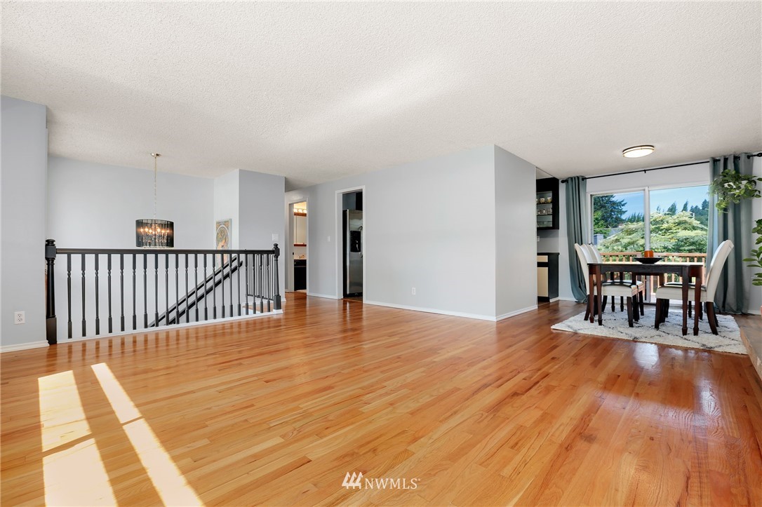 4004 Southeast 11th Street Renton, WA 98058 - Photo 3 of 25 Gallery Image 3