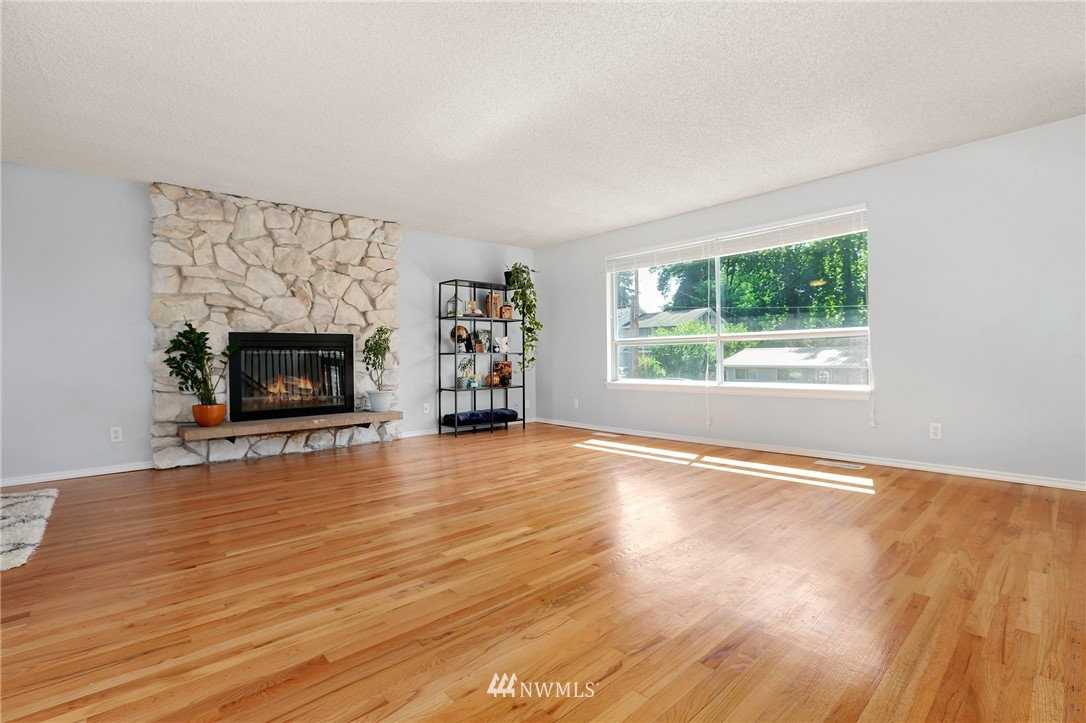 4004 Southeast 11th Street Renton, WA 98058 - Photo 4 of 25 Gallery Image 4
