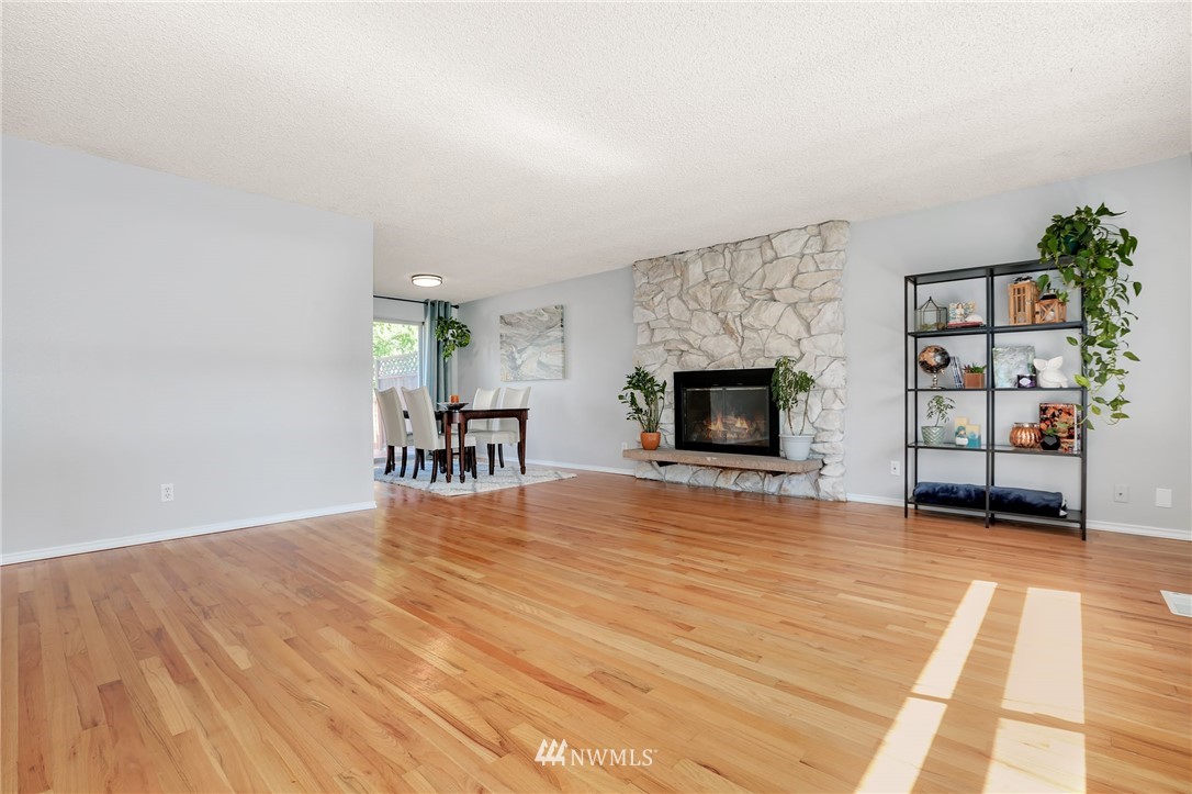 4004 Southeast 11th Street Renton, WA 98058 - Photo 5 of 25 Gallery Image 5